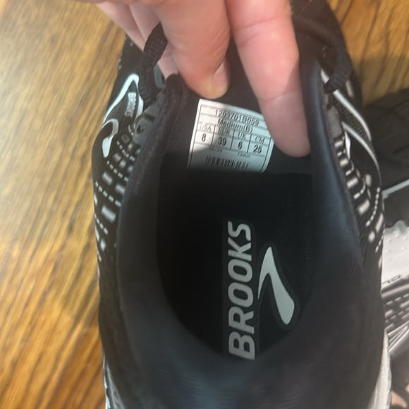 Brooks women’s shoes new without tags - Picture 4 of 6